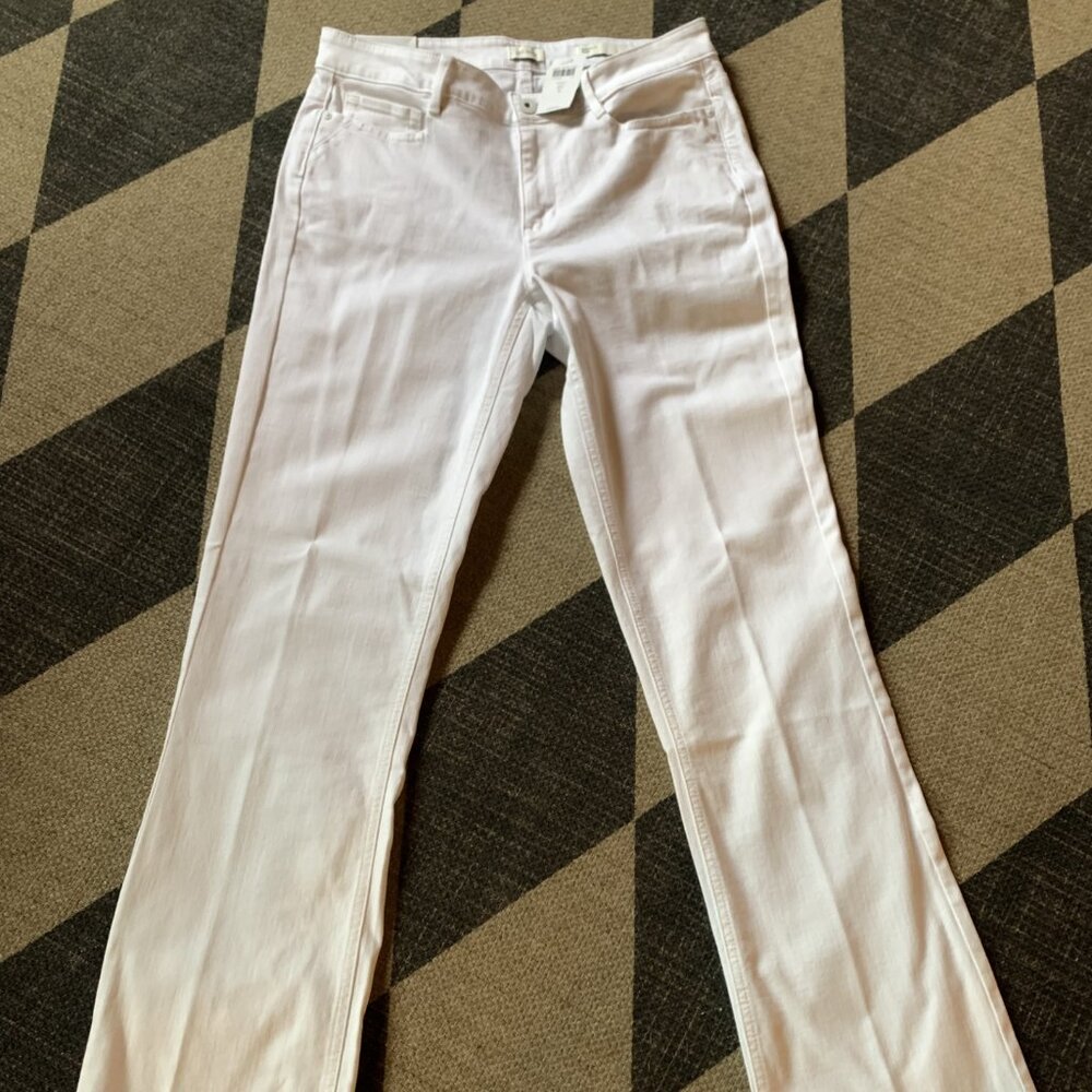 NWT $109 White J.Jill Barely flare jeans 8 Tall